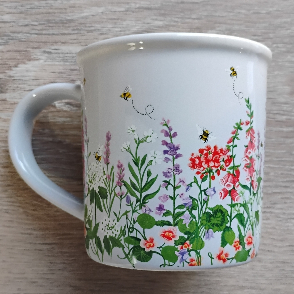The Busy Bee Giftable Coffee Mug Tea Cup 12 Oz Heathcote & Ivory